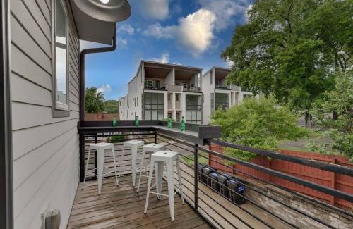 Eighth Avenue House | Unforgettable Townhome-Close to Broadway-10 Beds!