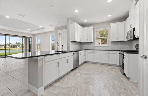 Braden River Villa | Unfurnished 2 bedrooms/02 Bath + Den Villa at Esplanade at Azario