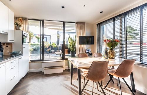 Municipality of Aalsmeer Boat Rental | Unieke en Moderne Water Villa in de Buurt van Schiphol en Amsterdam
