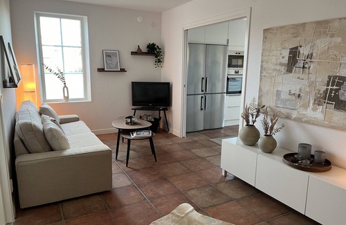 Viken House | Unikt Boende Mitt i Gamla Viken, 150 Kvm, 3 Sovrum, 6 Sängplatser, Trädgård
