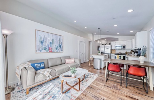Summerlin House | Unique 2-Bedroom Las Vegas Home in Beautiful Summerlin- 15 Minutes to Strip