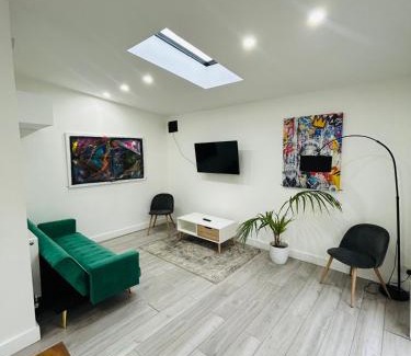 Minworth House | Unique 4 Bedroom House, ideal for HS2, Business People, Contractors & workers