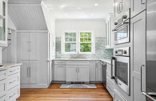 North Falmouth House | Unique and Spacious 5-bedroom house, guest house in lovely Falmouth with AC WiFi