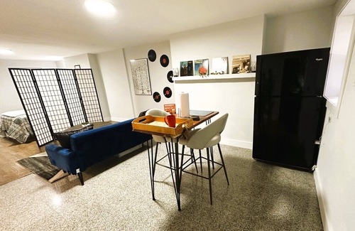 Communipaw Apartment | Unique and stylish recently renovated studio apartment 20 mins away from NYC