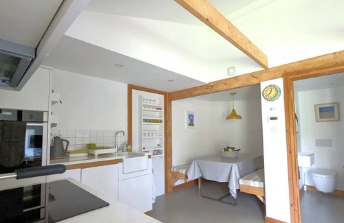 Merston Cabin | Unique, Annexe sleeps 4 with Large Gardens & Tennis Court!