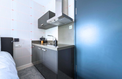 Centrum Apartment | Unique apartment with private kitchen and bathroom, inspired by the abstract art of Lena Milius.