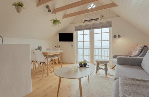 Strendur House | Unique boathouse by the foreshore/Sea view