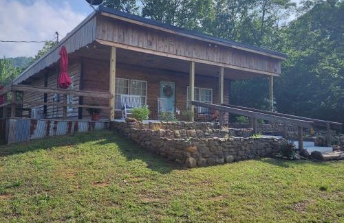 Mena House | Unique Country Cabin Meets Farmhouse Modern!