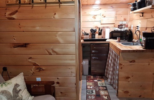 Slade Cottage | Unique, Cozy Stay near Red River Gorge