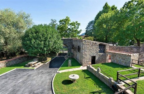 Los Corrales de Buelna House | Unique holiday home in Los Corrales de Buelna with solarium