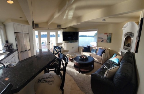 Lake Goodwin Cabin | Unique Lake Goodwin Waterfront Cabin with Private Hot Tub and Boat Moorage
