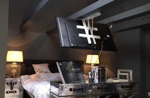 Red Light District Apartment | unique, luxery, canal view, central, quiet bedroom,lifetime experience,