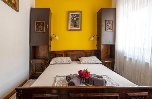 Old Town House | Unique Old Town Home 2min to Beach and Harbour Private Entrance