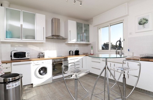 La Croix des Gardes Apartment | UNIQUE RESIDENTIAL LOCATION WITH A FANTASTIC VIEW OF THE BAY OF CANNES
