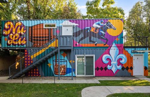 Phoenix Hill Apartment | Unique Retreat Two 1BR Shipping Container Units