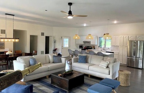 Old Fields House | Unique River House on The Potomac - with Hot Tub