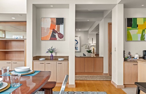 Lake Forest Park House | Unique Seattle Gem: 5 bedrm w/stunning lake views