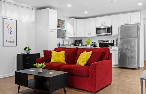 Phoenix Hill Apartment | Unique Shipping Container Retreat Two 1BR Units