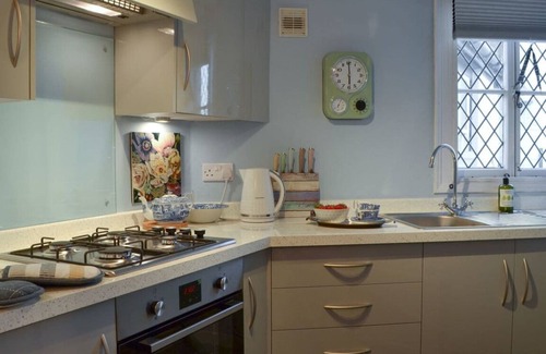 Old Town Hastings House | Unique Smugglers Cottage with Perfect Seaview & Old Town Location