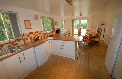 Cwm-twrch Isaf House | Unique Step Free 5 Bedroom Holiday Home Enclosed Garden fit for large families