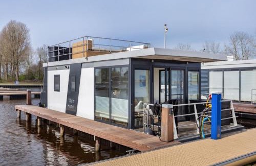 Offingawier Boat Rental | Unique vacation home