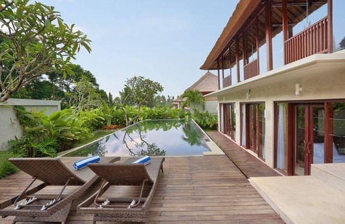 Kemenuh Villa | Unique Villa near Tegenungan Water falls