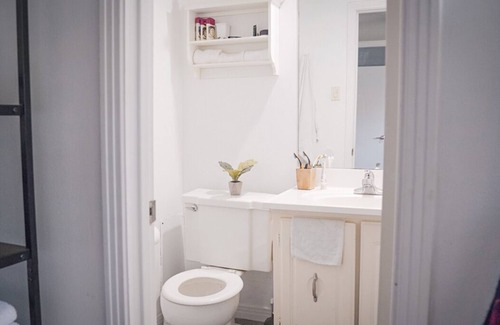 Oak Lawn Condo | Uniquely Designed Creative Space