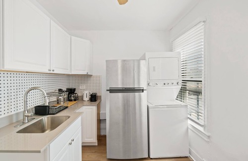 Park View Condo | Unit #2 Close to Howard University