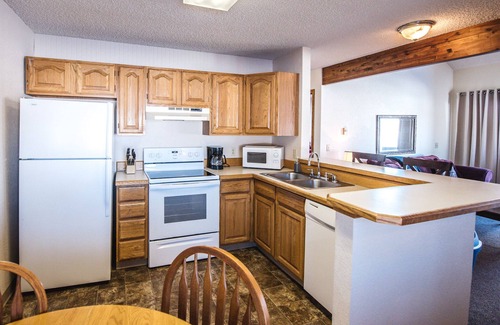 Red Lodge Condo | Unit #2 Cozy 2 Bed/2 Bath Condo on Golf Course with Hot tub/Sauna/Pool