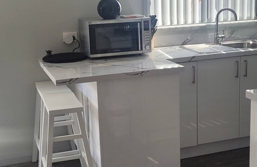 Harrington Apartment | UNIT 3 .PET-FRIENDLY .OPPOSITE WATER.GARAGE PARKING.LOWER LEVEL.
