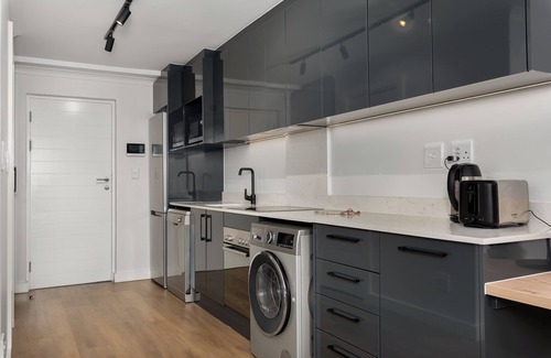 Claremont Apartment | Unit 530 Newlands Peak Studio Apartment