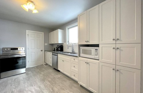 Thunder Bay Apartment | University, Hospital Close