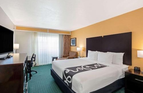 Southwest Berkeley Hotel | University Inn & Suites Berkeley