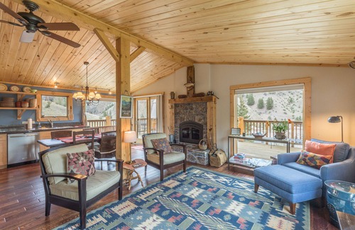 Creede House | Unmatched Panoramic Mountain Views - Pet Friendly - Walk to Downtown Creede