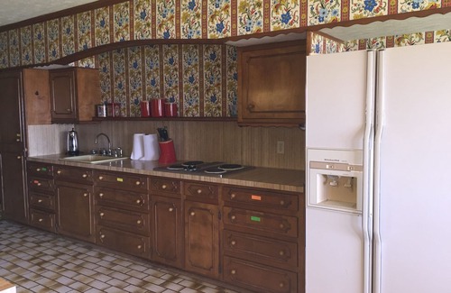 Oakwood House | Unplug at a 4BR-3BA 5400 sq foot vintage '70s house on working cattle ranch
