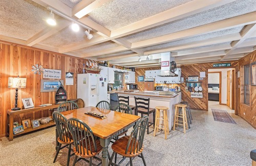Parsons Cabin | Unplug & Relax at our Tennessee River Cabin Getaway - Hunt, Fish, & see BIGFOOT!