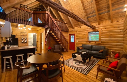 Lindside House | Unplugged Retreat-Yellowstone Cabin at Rock Springs