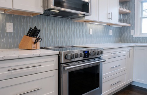 Fifth Ward Apartment | Unreal location! Newport! Stunning! Salve Parents Love this place! December Fun!