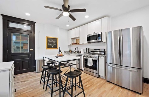 German Village Apartment | Unwind and relax in this picturesque German Village hideaway. Perfect for small groups!