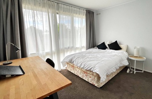 Golden Square House | Unwind @ Bendigo Family Retreat