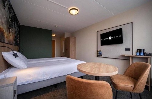 Roden Hotel | Unwind in a Modern Room Near IVN Norg and Groninger Museum