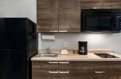 Seven Hills House | Unwind in Suite w/Kitchen Near Hidden Falls Park & Amargosa Trailhead