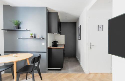 Parc-de-Montsouris Apartment | unwind in timeless comfort