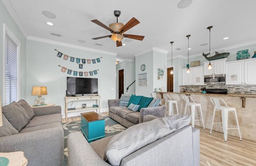 Villages of Crystal Beach House | Unwind w/Resort Style Pool & Beach Trolley