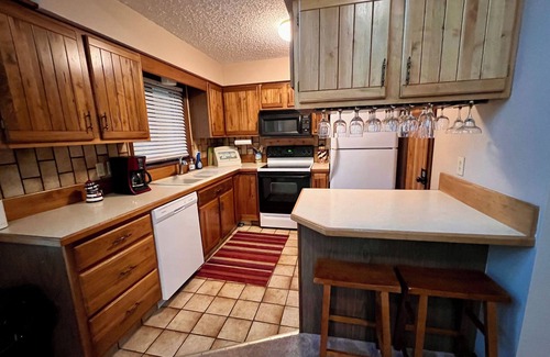 Elmira Cabin | Up North cabin in the woods: a perfect spot for nature lovers & adventurers!