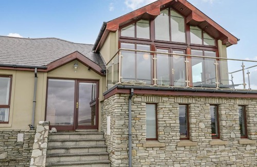 Downings House | Up The Hill