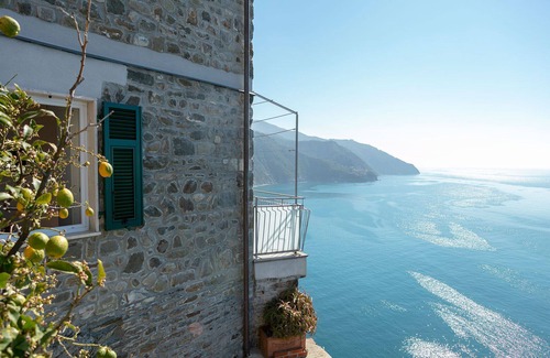 Corniglia House | Up to 5 guest house above the Cliff House