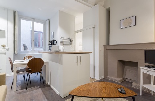 Old Lyon Apartment | Up to 6 people in the heart of Old Lyon