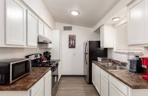 Midtown House | Update 2 BR Townhome in Tucson | Laundry