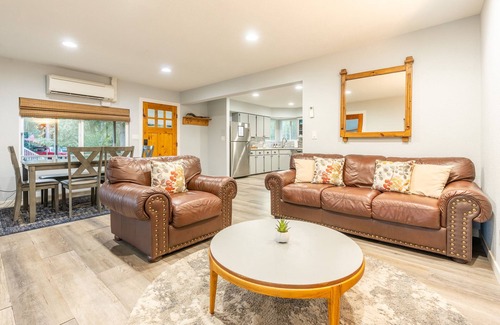 Post Falls House | Updated 2-bedroom bungalow overlooking the river with fire pit in Post Falls